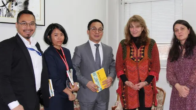 Duta Besar Iwan Bogananta di Universitas Sofia Bulgaria