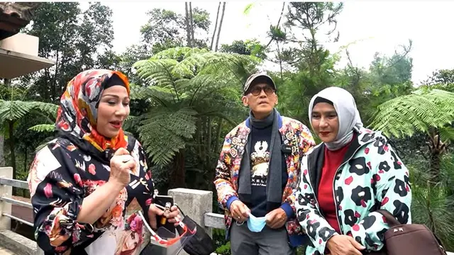 7 Potret Villa Camelia Malik di Kaki Gunung Salak, Berdiri di Tengah Hutan