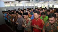 Bupati Anas dan Jajaran Pemkab Banyuwangi Sholat Ghaib Untuk Almarhum BJ Habibie di Masjid Babussalam Pemkab Banyuwangi, Kamis(12/09/2019).