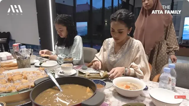6 Potret Amora Lemos Ikut Krisdayanti Bukber di Rumah Aurel Hermansyah, Menawan