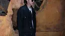 Gaya pakaian santai dari Kris Wu sendiri sering kali dilengkapi dengan jaket dan juga kacamata. Ia juga cukup sering mengunggah aktivitasnya di akun Instagram. (Liputan6.com/IG/@kriswu)