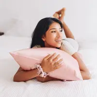 Ilustrasi bantal satin. (c) sergprophoto/Depositphotos.com