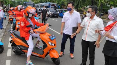 Motor listrik Smoot untuk kurir wanita Pos Indonesia (Arief A/Liputan6.com)