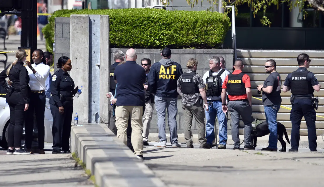 <p>Tidak jelas apakah dia dibunuh oleh polisi atau bunuh diri. (AP Photo/Timothy D. Easley)</p>
