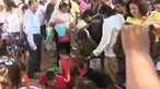 Dalam rangka merayakan hari Paska ribuan anak-anak berdatangan untuk mengikuti acara mencari telur paskah di California Amerika.Sayangnya, acara itu berlangsung rusuh karena orang dewasa tidak mau kalah untuk mengambil telur tersebut