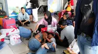 Ratusan Pemudik Padati Stasiun Pasar Senen Hingga Malam