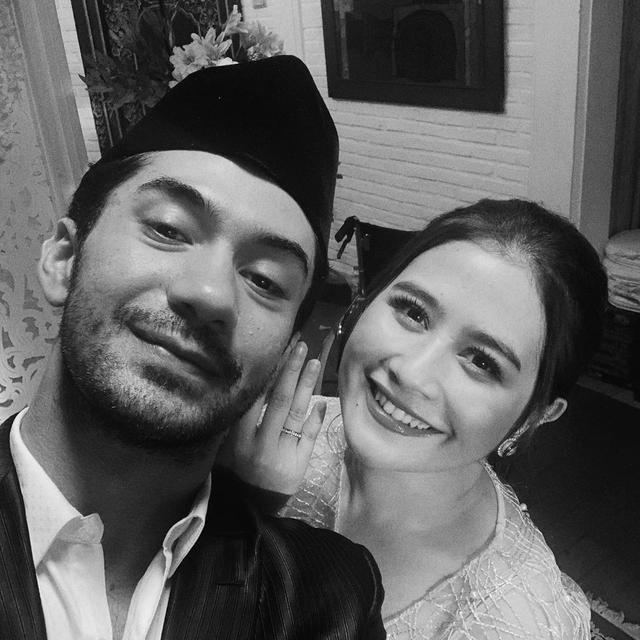 Pamer Cincin, Ini 7 Momen Kebersamaan Prilly Latuconsina dan Reza Rahadian