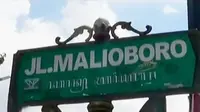 VIDEO: Sambut Tahun Baru, Malioboro dan Kuta Dipadati Pengunjung
