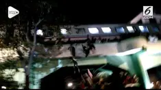 Sejumlah penonton yang duduk di jembatan kereta api jatuh saat menonton drama kolosal Surabaya Membara. 3 warga tewas, puluhan lainnya mengalami luka-luka.