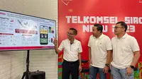 Konferensi pers update kesiapan jaringan Telkomsel menghadapi momen Natal dan Tahun Baru 2023. (Kiri-kanan): SVP Global Network Operations Galumbang Pasaribu, VP Corpcomm & CSR Saki Hamsat Bramono, dan VP Consumer Business Operations Gilang Prasetya (Liputan6.com/ Agustin Setyo Wardani).