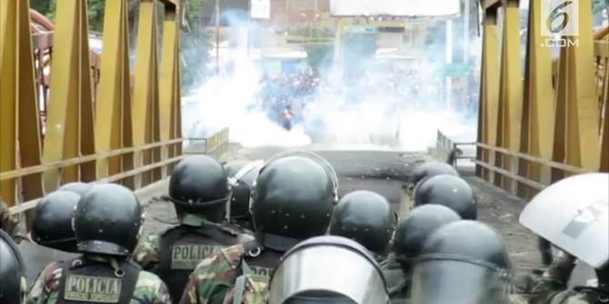 VIDEO: Demo Petani Kentang Berujung Bentrok di Peru