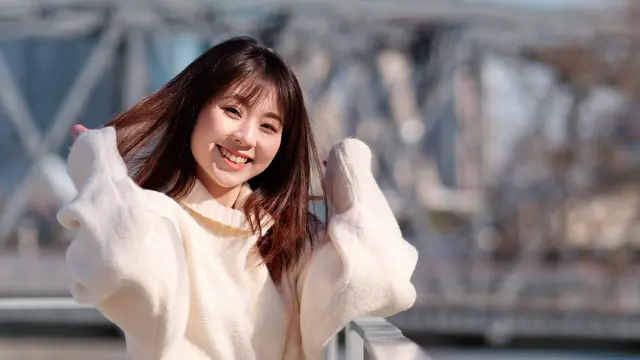 perempuan senyum cantik