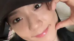 Jisoo Blackpink saat live Waverse, Senin (24/7/2023).