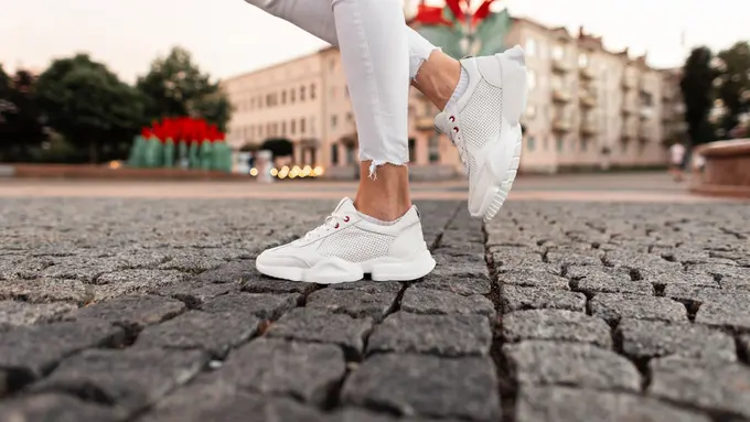 Ilustrasi sepatu putih