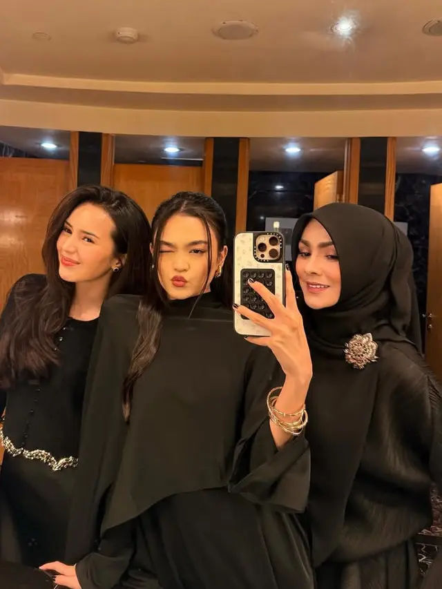 Tampilan Awet Muda Ibunda Beby Tsabina saat Ulang Tahun. [@bebytsabina]