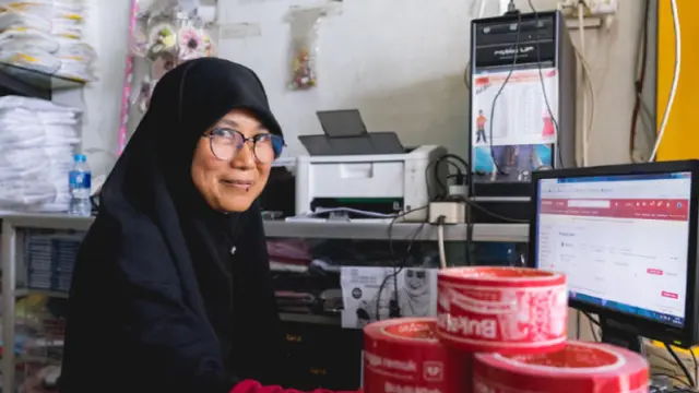 Syafria Ningsih, pengusaha busana muslim asal Medan, Sumatera Utara, yang sukses jualan online di Bukalapak.