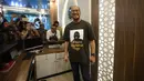 Usai penayangan, sejumlah laporan terhadap Pandji Pragiwaksono masuk ke Polda Metro Jaya. Tampak dalam foto, komika, Pandji Pragiwaksono berpose usai menjawab pertanyaan pewarta di Gedung Majelis Ulama Indonesia (MUI), Jakarta, Selasa (3/2/2026). (Kapanlagi.com/Budy Santoso)