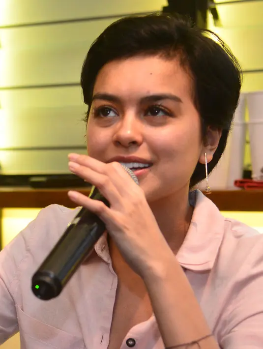 Meski ia mengaku tidak terlalu memikirkan jenis film yang akan dilakoninya. Pemain sinetron Sherina itu mengaku terbuka dengan semua jenis tawaran yang datang. (Galih W. Satria/Bintang.com)