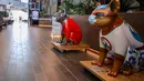 Patung-patung koala terlihat di sebuah klub di Port Macquarie, New South Wales, Australia (8/10/2020). Sebuah acara bertajuk Hello Koalas Sculpture Trail 77 patung koala di berbagai lokasi dalam radius 10 km, digelar di kota pesisir tersebut untuk menarik wisatawan. (Xinhua/Bai Xuefei)