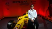 Pebalap Indonesia, Sean Gelael, mengaku merasakan sedikit kesulitan ketika menjadi pebalap penguji tim F1, Toro Rosso. (Bola.com/Zulfirdaus Harahap)
