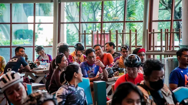 PT Bank Jago Tbk melakukan edukasi pengelolaan keuangan kepada komunitas pesepeda  ibu kota dalam acara #KumpulJagoan pada Jumat, 16 September 2022 lalu.