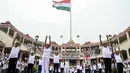 Hari Yoga Internasional diperingati sebagai bagian dari gaya hidup sehat seimbang antara mental dan spiritual. (Narinder NANU/AFP)