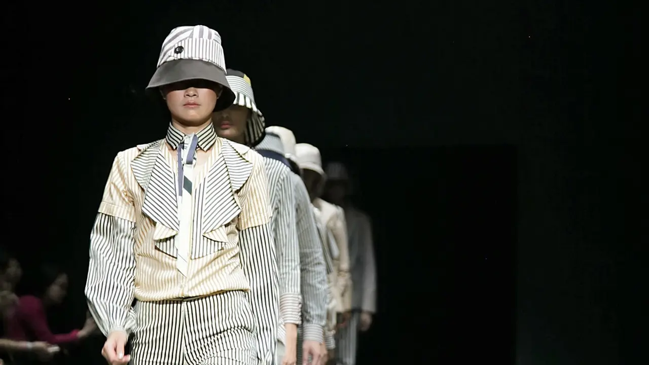 Plaza Indonesia Fashion Week 2017 memunculkan tren fashion dari para desainer mode ternama. Yuk, simak di sini
