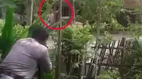 Polisi menerjunkan penembak jitu untuk melumpuhkan pemuda Bombana yang membunuh bayi tetangga. (Liputan6.com/Ahmad Akbar Fua)