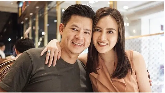 Dikabarkan Cerai, Ini 7 Potret Mesra Shandy Aulia dan David Herbowo