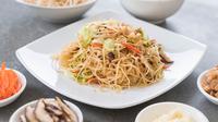 Ilustrasi masakan bihun dengan sayur/copyright freepik.com/topntp26