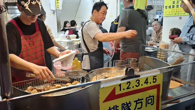 Pedagang chou tofu di Shilin Night Market Taipei Taiwan. (Foto: Liputan6.com/Agustina Melani)