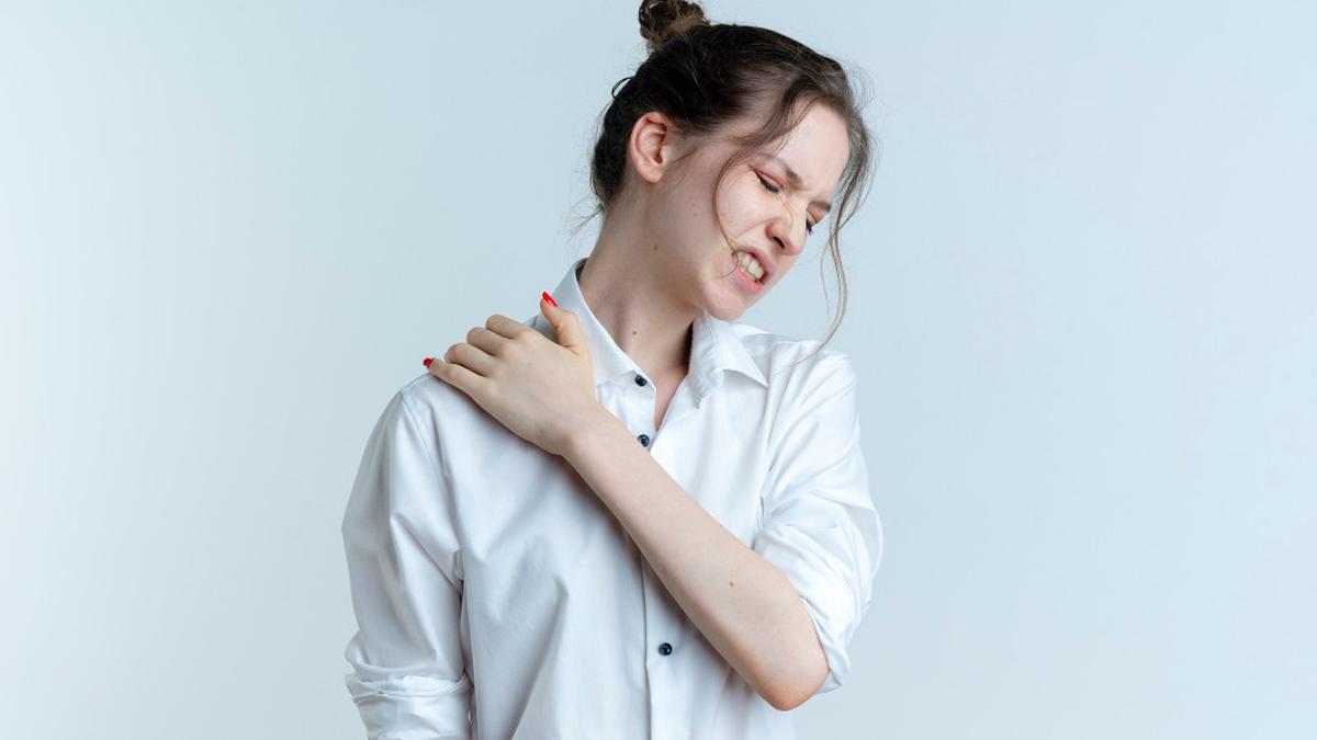 Manfaat Gerakan Gentle Arm dan Shoulder Release 15 Menit, Solusi Ringan untuk Nyeri Bahu