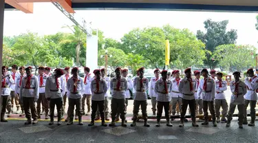 Ratusan kader mengantar kepergian jenazah Ketum Gerindra Suhardi di Bandara Halim Perdanakusuma, (29/8/14). (Liputan6.com/Miftahul Hayat)