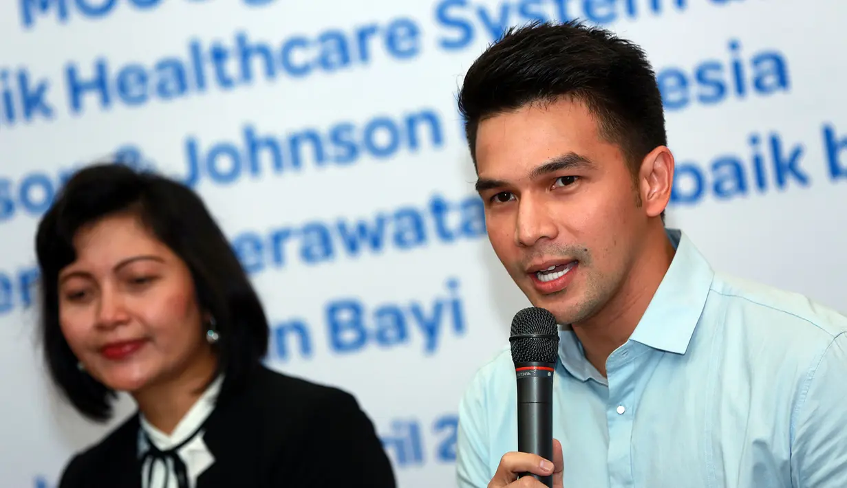 Sebelumnya pasangan yang nikah pada 2012 lalu itu telah dikaruniai anak kembar. Sepasang Zac Jaden Frizzy sementara yang perempuan diberinama Zoe Joanna Frizzy lahir pada 2014. (Deki Prayoga/Bintang.com)