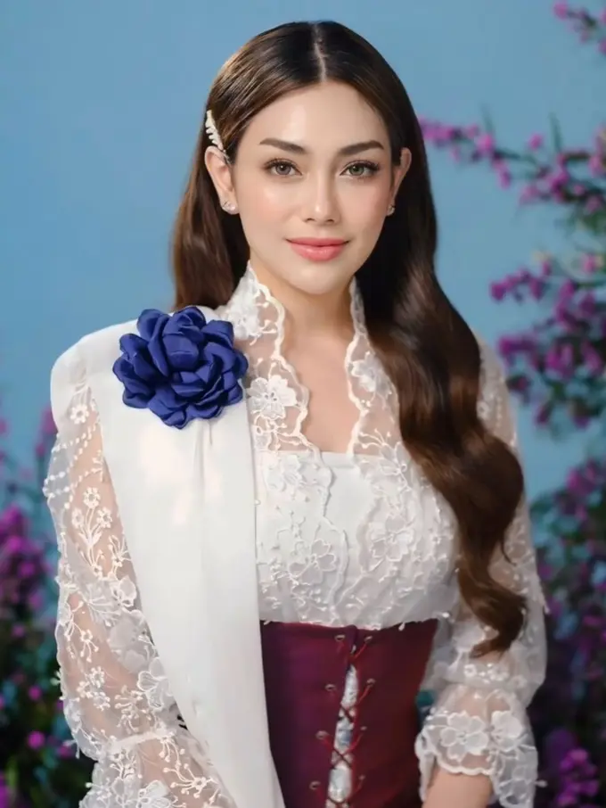 Inspirasi Kebaya Elegan ala Celine Evangelista (Instagram/@celine_evangelista)