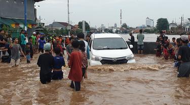 Banjir di Kampung Pulo dan Bukit Duri