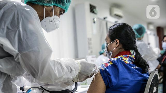 FOTO: 14.890.933 Orang Sudah Disuntik Vaksin COVID-19 Dosis Pertama