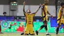 Hasilnya, pada menit ke-37, Maxwell Souza berhasil merobek jala gawang Madura United. (Bola.com/Abdul Aziz)