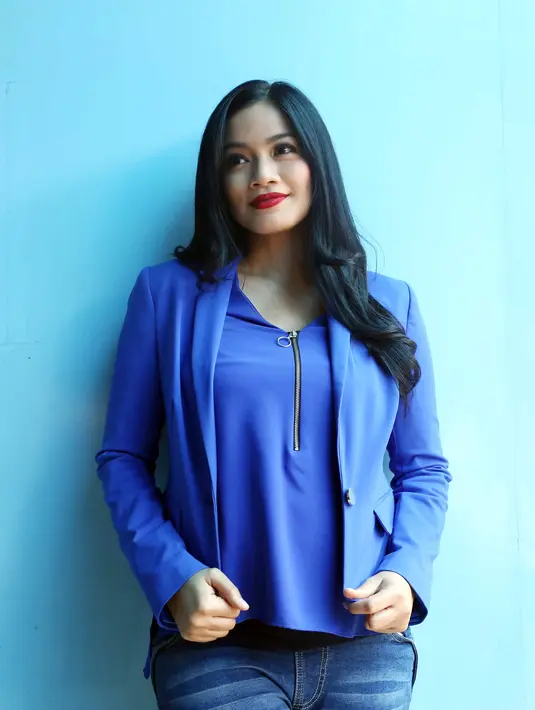 "Makan tetap biasa normal bukan ngemil gitu. Dari hari pertama itu emang tetap makannya kayak biasa, makan nasi merah makan teratur," jelas Titi Kamal di kawasan Tendean, Selasa (12/9/2017). (Nurwahyunan/Bintang.com)