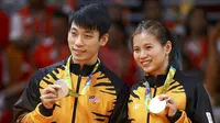 Ganda campuran Malaysia, Chan Peng Soon/Goh Liu Ying, hanya berhak atas perak setelah kalah dari Tontowi Ahmad/Liliyana Natsir pada final di Olimpiade 2016 Rio de Janeiro. (Reuters)
