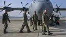Dua pesawat Super Hercules C-130J dikerahkan untuk mengirimkan bantuan logistik bagi warga di Jalur Gaza, Palestina. (BAY ISMOYO/AFP)