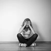 Mendengar omongan orang lain itu perlu, tapi memedulikannya terlalu dalam lebih baik pikir lagi. (Sumber foto: Theimaginativeconservative.org)