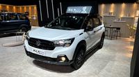 Aksen hitam membuat Suzuki XL7 Hybrid Alpha Kuro tampil gagah dan berkarakter. (Liputan6.com / Septian Pamungkas)
