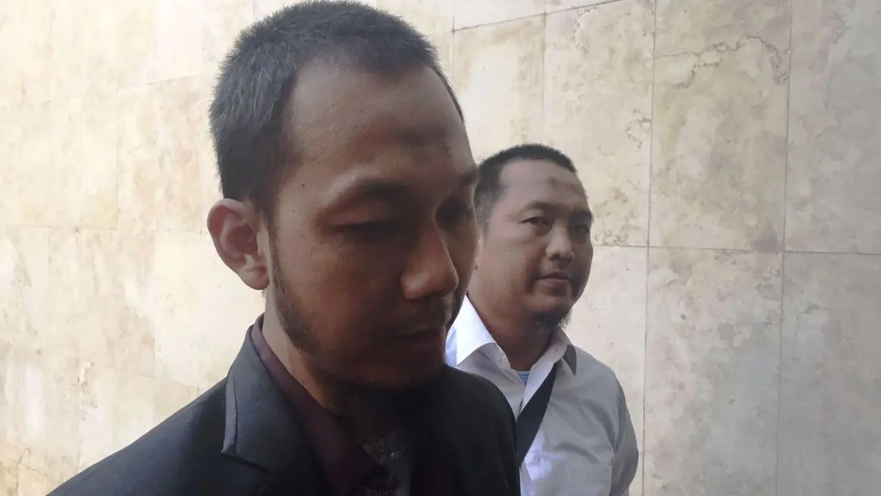 M Fayyad, pengacara Komariah, ibu salah satu anak yang meninggal di acara pembagian sembako di Monas menyambangi Polda Metro Jaya