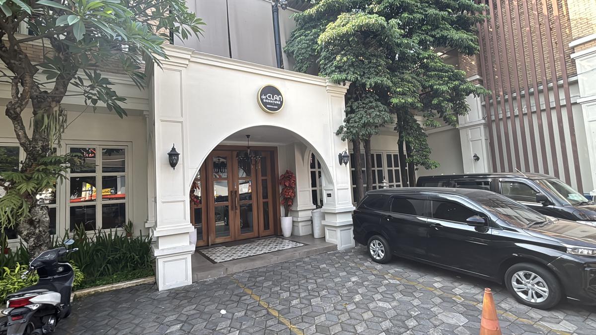 Di Balik Pintu 'Area Khusus Staf' Kafe de'CLAN: Brankas di Dalam Brankas