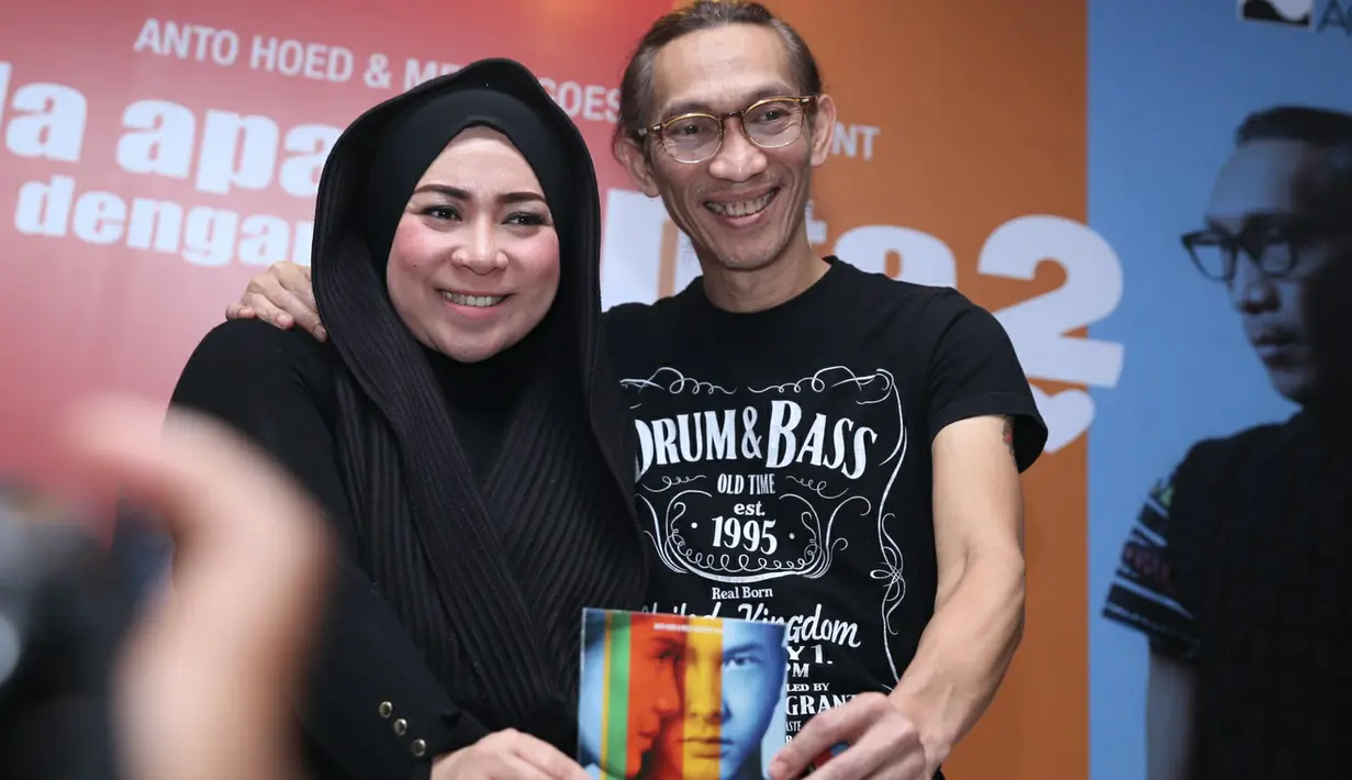 "Kesulitan banyak, tapi kami buat itu jadi sebuah tantangan. Buat album yang kedua ini jadi deg-degan. Riset lebih dalam dari yang pertama," ujar penyanyi 42 tahun ini. (Andy Masela/Bintang.com)