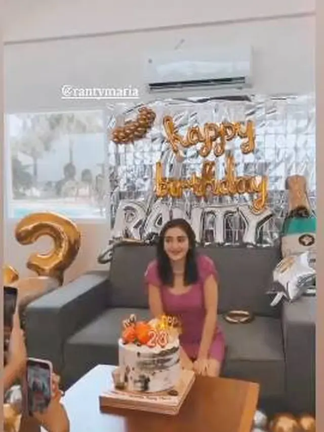 Ranty Maria rayakan hari ulang tahun ke-23 bersama kekasih