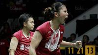Ganda putri Indonesia, Greysia Polii/Apriyani Rahayu, saat melawan wakil Korsel, Lee So-hee/Shin Seung-chan pada laga Indonesia Masters 2018 di Istora Senayan, Sabtu (27/1/2018). Greysia/Apriyani menang 21-11, 17-21, 21-17. (Bola.com/M Iqbal Ichsan)