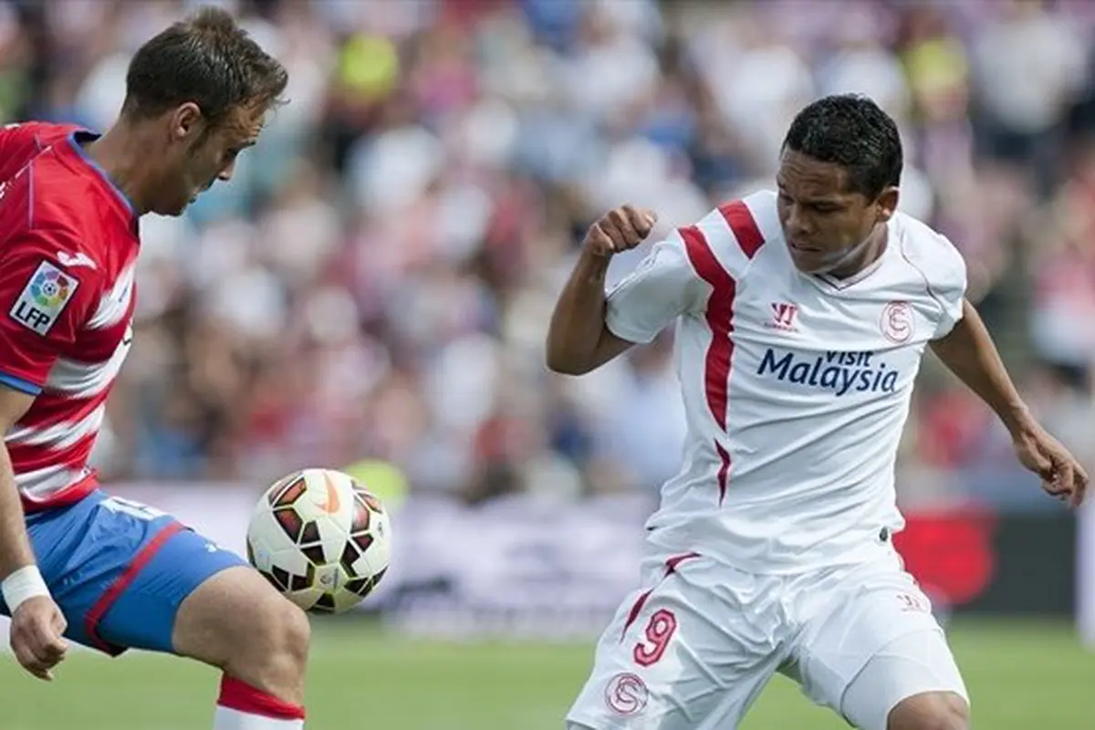 Sevilla hanya mampu bermain imbang lawan Granada (©AFP/Getty Images)