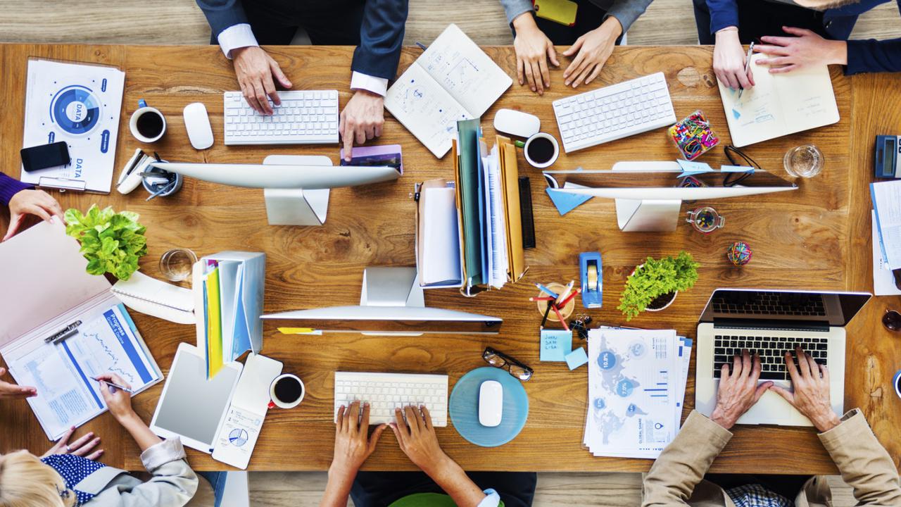 Ilustrasi meja berantakan